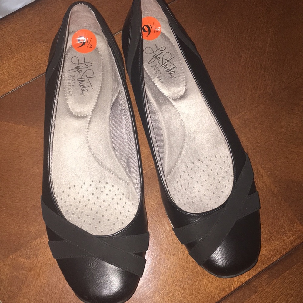 🔥PRICE DROP🔥 Black flats!